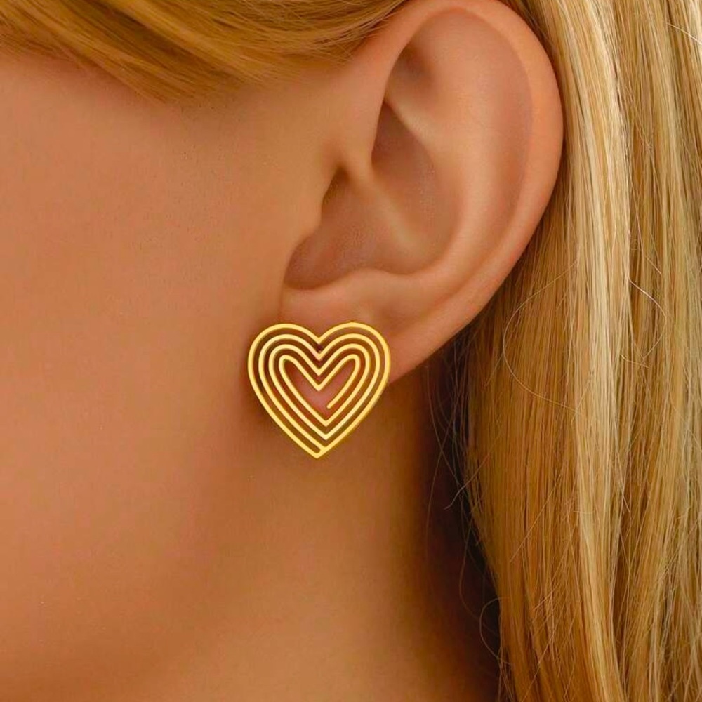💛 Heart Earrings 💛 - Picture 4 of 4